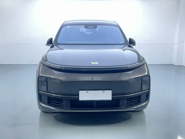 Li Auto L8 — Фото автомобиля 2