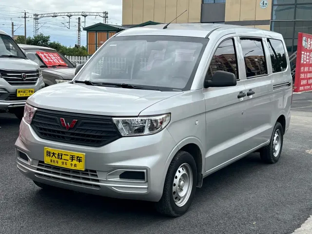 Фотография автомобиля — Wuling Hongguang V