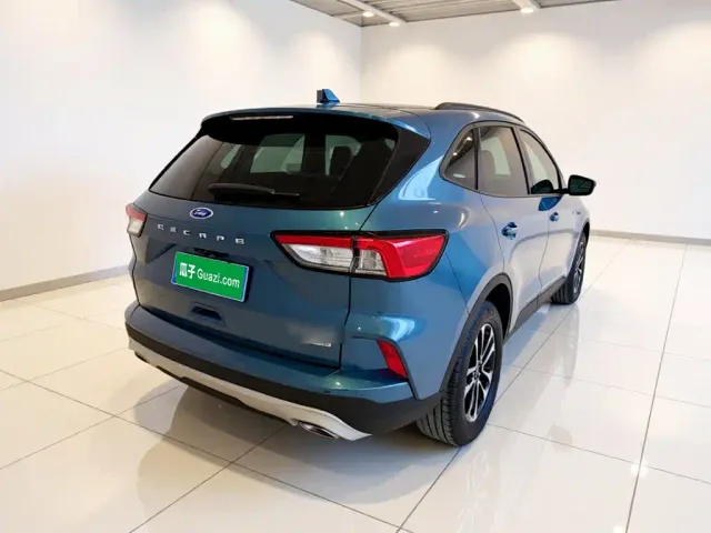 Ford Escape — Фото автомобиля 4
