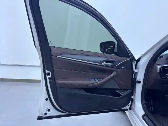 BMW 5 Series — Фото автомобиля 7