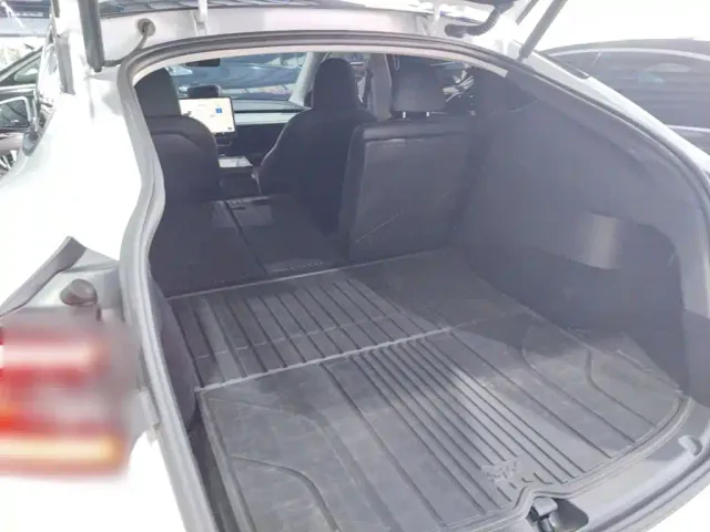 Tesla Model Y — Фото автомобиля 14