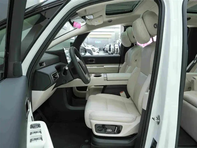 Li Auto MEGA — Фото автомобиля 11