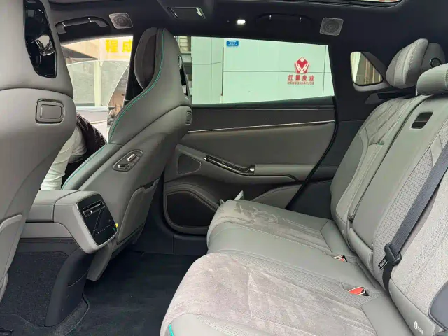 Denza Z9GT — Фото автомобиля 9