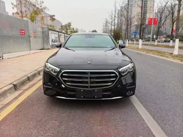 Mercedes-Benz E-Class — Фото автомобиля 2