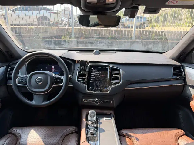 Volvo XC90 — Фото автомобиля 11