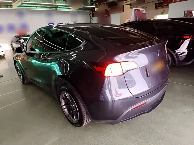 Tesla Model Y — Фото автомобиля 4
