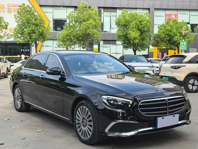 Mercedes-Benz E-Class — Фото автомобиля 3