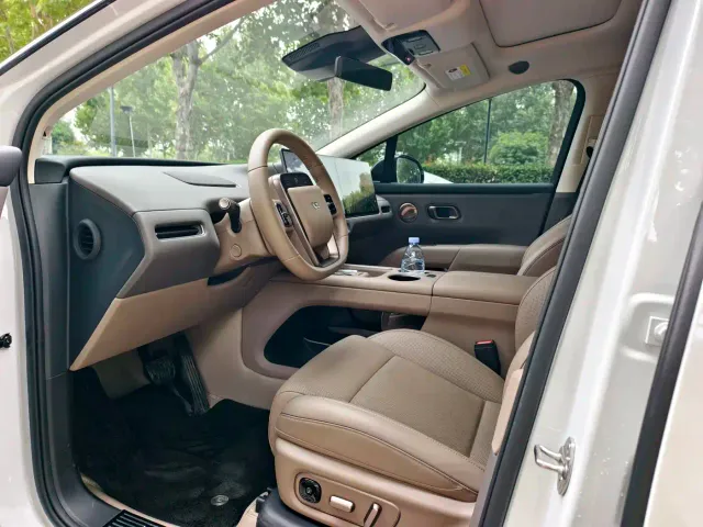 Li Auto i8 — Фото автомобиля 4