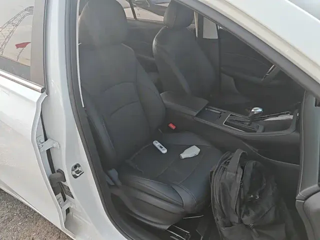 Roewe i5 — Фото автомобиля 24