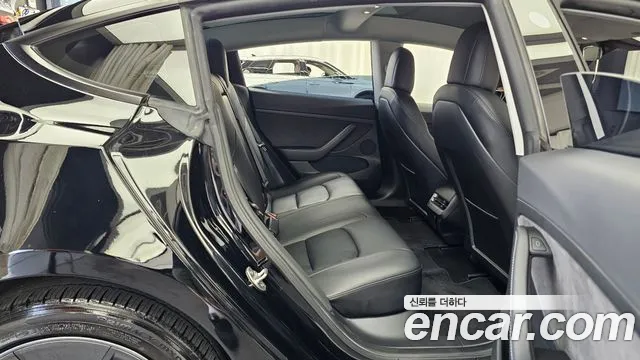 Tesla Model 3 — Фото автомобиля 17