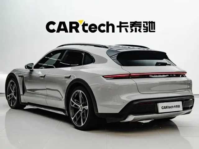 Porsche Taycan — Фото автомобиля 5