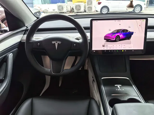 Tesla Model Y — Фото автомобиля 12