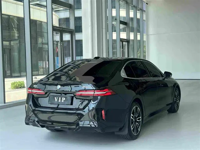 BMW 5 Series — Фото автомобиля 7