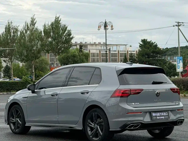 Volkswagen Golf — Фото автомобиля 4