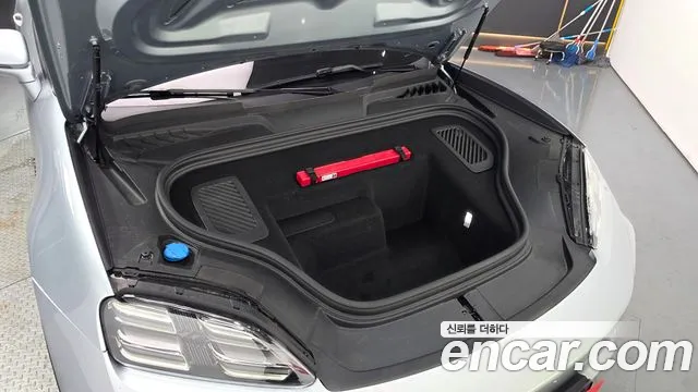 Porsche Macan — Фото автомобиля 6