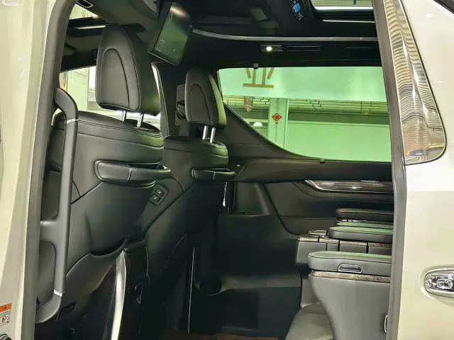 Toyota Alphard — Фото автомобиля 12