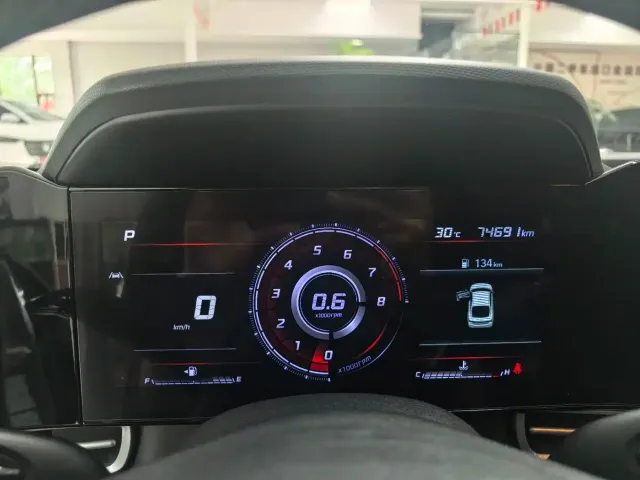 Hyundai Elantra 2022 1.5L CVT LUX Premium Edition — Фото автомобиля 15