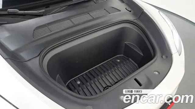 Tesla Model Y — Фото автомобиля 5