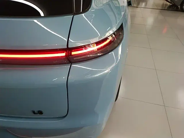 Li Auto L8 — Фото автомобиля 7