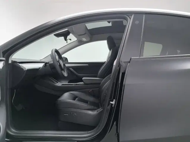 Tesla Model Y — Фото автомобиля 10