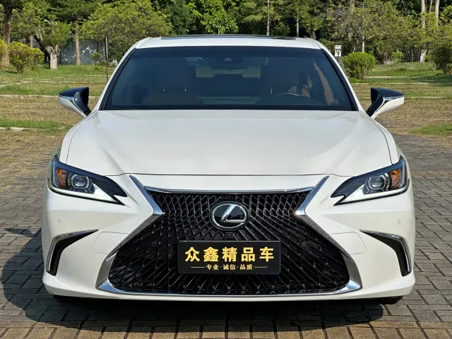 Lexus ES — Фото автомобиля 2