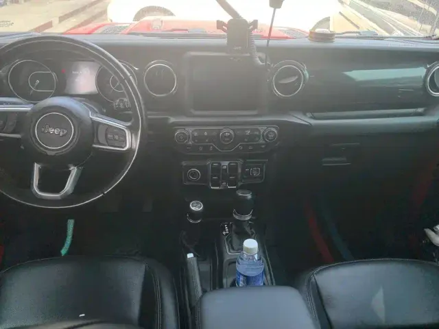 Jeep Wrangler — Фото автомобиля 12