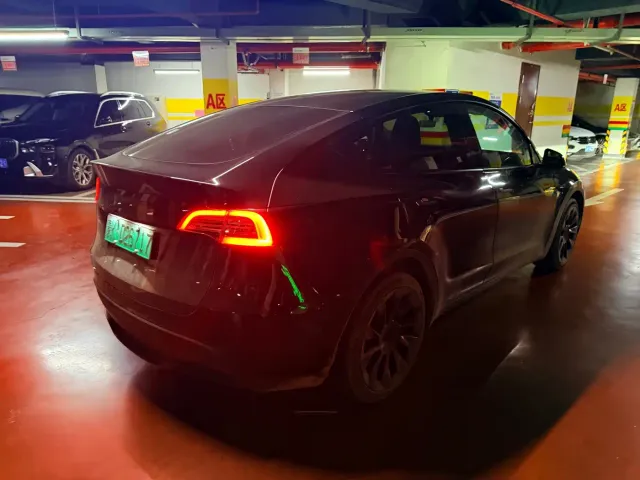 Tesla Model Y — Фото автомобиля 7