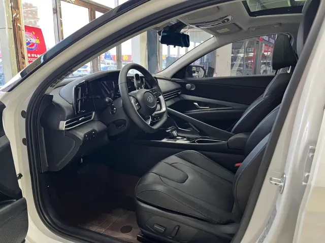 Hyundai Elantra — Фото автомобиля 7