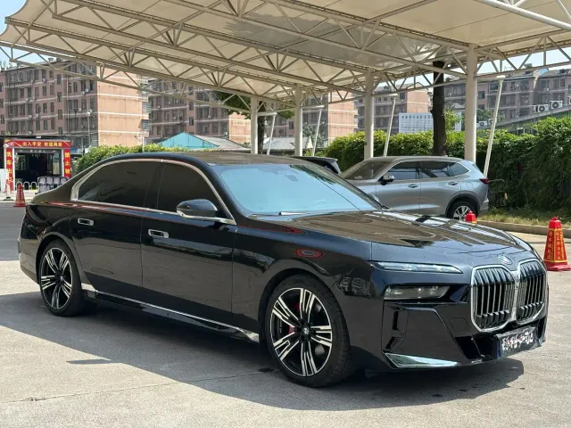 BMW 7 Series — Фото автомобиля 3