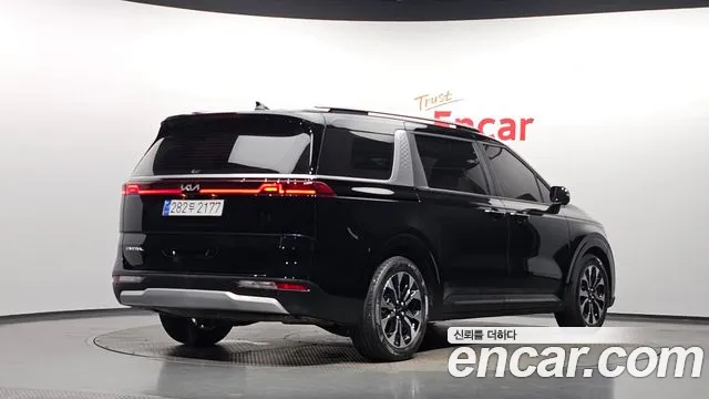 Kia Carnival Generation 4 — Фото автомобиля 2