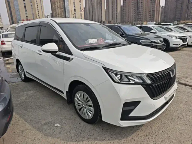 Wuling Jiachen — Фото автомобиля 3