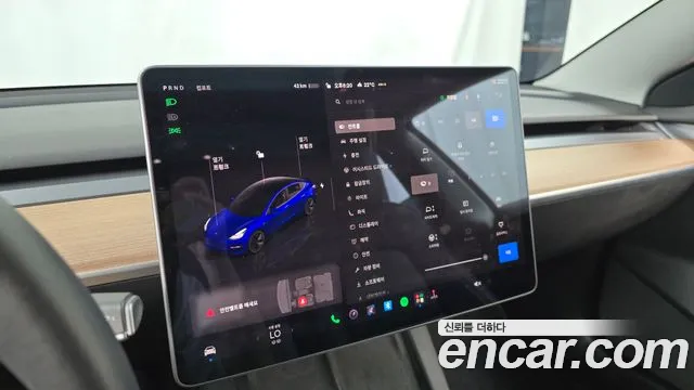 Tesla Model 3 — Фото автомобиля 21