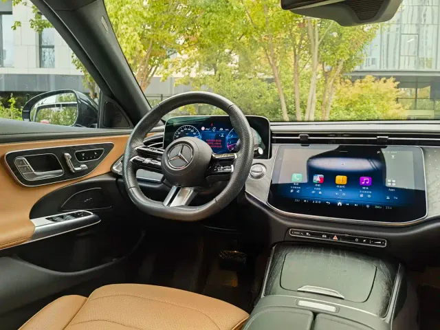 Mercedes-Benz E-Class — Фото автомобиля 11