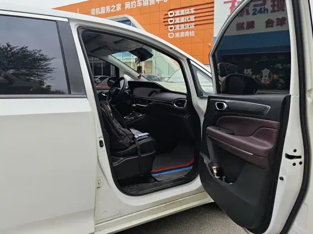 GAC Trumpchi M6 — Фото автомобиля 8
