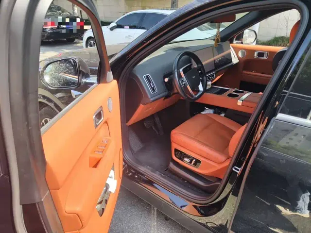 Li Auto L8 — Фото автомобиля 12