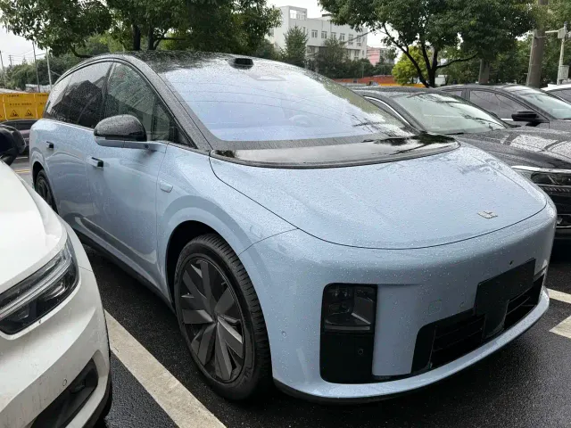 Li Auto i8 — Фото автомобиля 3