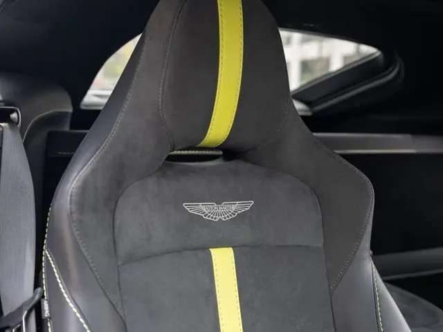 Aston Martin V8 Vantage — Фото автомобиля 18
