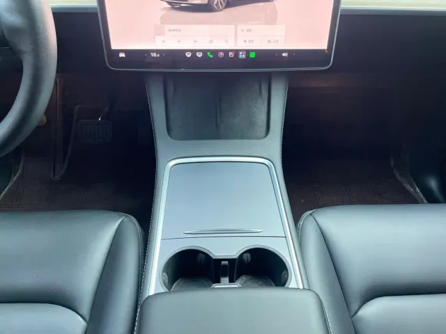 Tesla Model Y — Фото автомобиля 21