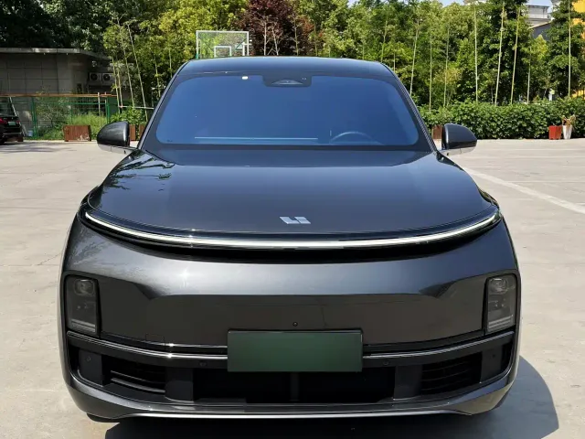 Li Auto L8 — Фото автомобиля 2