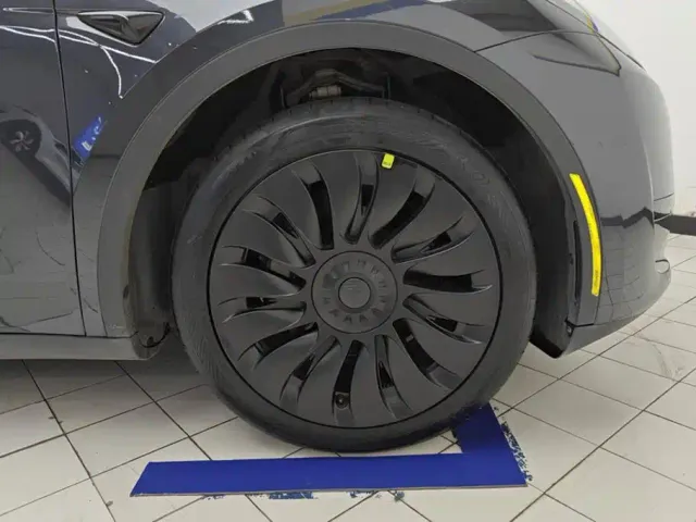 Tesla Model Y — Фото автомобиля 6