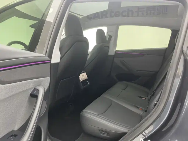 Tesla Model Y — Фото автомобиля 19
