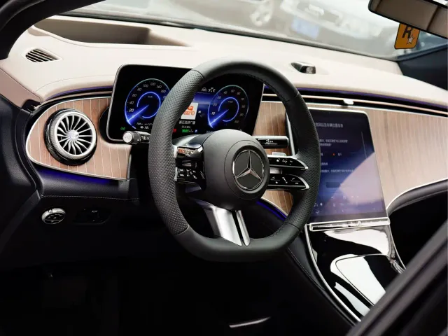 Mercedes-Benz EQE SUV — Фото автомобиля 12