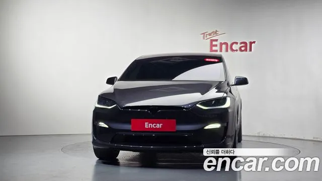 Tesla Model X — Фото автомобиля 3