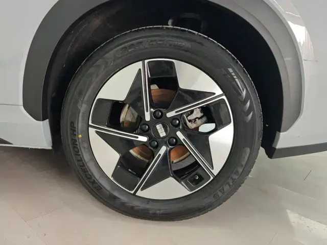 Geely Galaxy E5 — Фото автомобиля 6