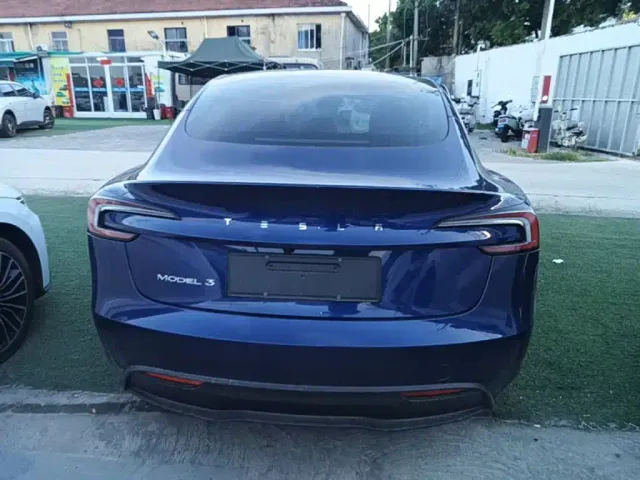 Tesla Model 3 — Фото автомобиля 5