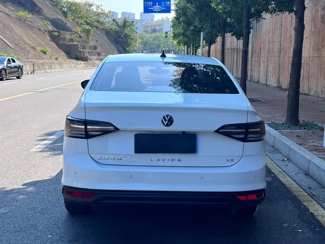 Volkswagen Lavida — Фото автомобиля 4