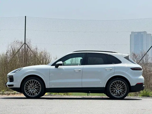 Porsche Cayenne — Фото автомобиля 12