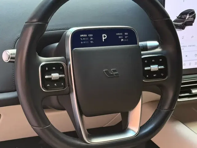 Li Auto L9 — Фото автомобиля 3