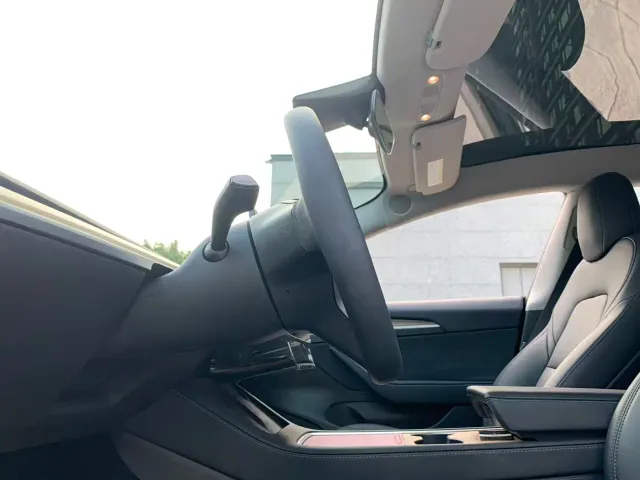 Tesla Model 3 — Фото автомобиля 28