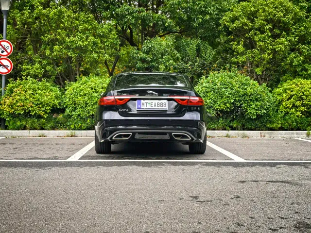 Jaguar XFL — Фото автомобиля 6